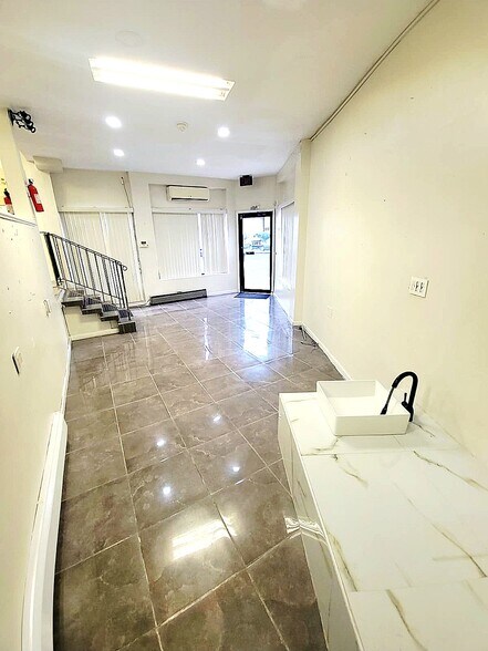 More Photos Of 554-560 E 18th St, Paterson Storefront Retail Residential For Lease