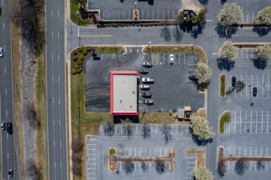 More Photos Of 2075 E Market St, Harrisonburg Auto Repair For Sale