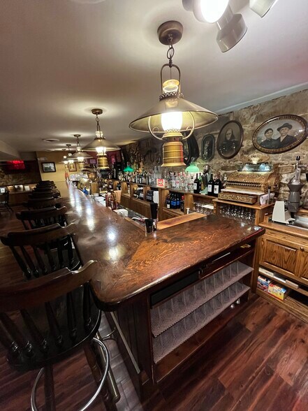 More Photos Of 690-692 State Route 66, Leechburg General Retail For Sale