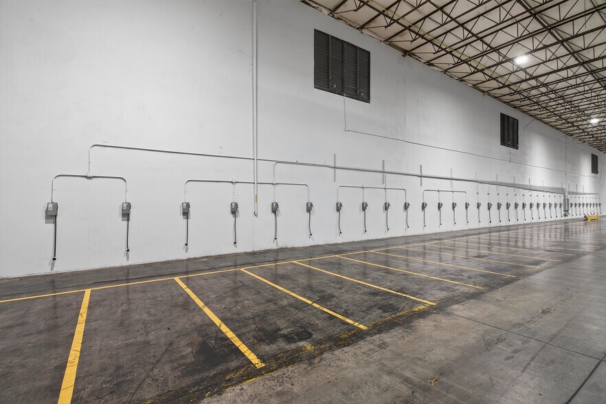 More Photos Of 606 Butler Dr, Murfreesboro Distribution For Lease