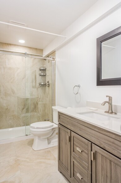 More Photos Of 2709 Lake Shore Dr, Toronto Apartments For Sale