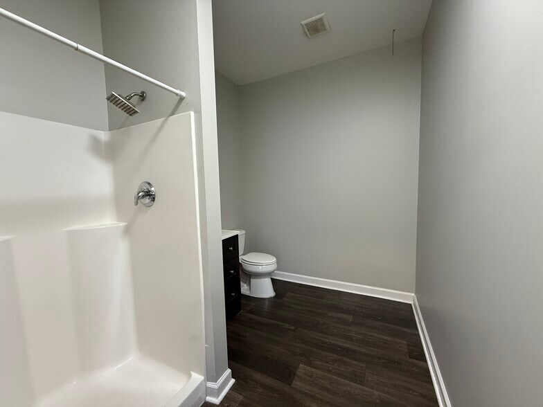 More Photos Of 215 Charles Hamilton Way, Shepherdsville Industrial For Sale