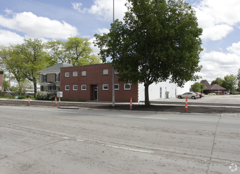 Primary Photo Of 1935 Q St, Lincoln Freestanding For Sale