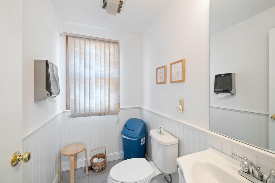 More Photos Of 15 Simpson Ln, Falmouth Office For Sale