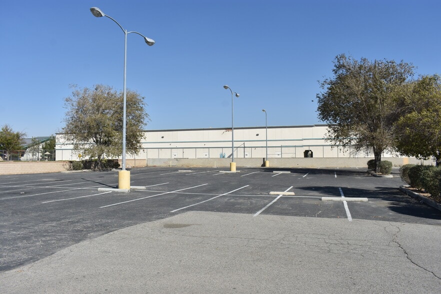 More Photos Of 44430 20th St W, Lancaster Restaurant For Lease