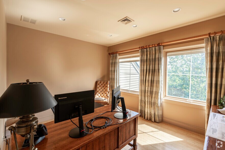 More Photos Of 83 Orchard Hill Park Dr, Leominster Office For Sale