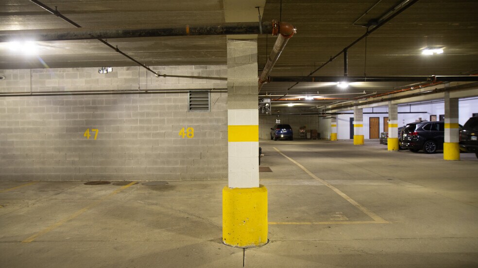 More Photos Of 200 W 22nd St, Lombard Unknown For Lease