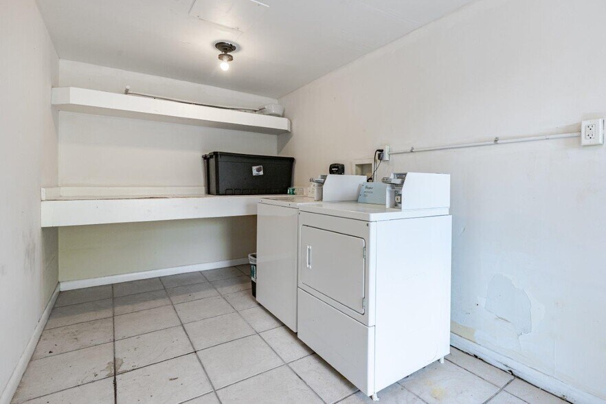 More Photos Of 124 Live Oak Ave, Daytona Beach Apartments For Sale