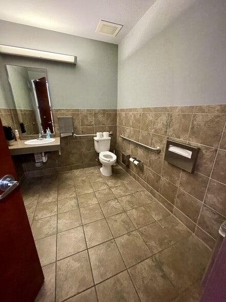More Photos Of 5814-5826 Lonetree Blvd, Rocklin Flex For Lease