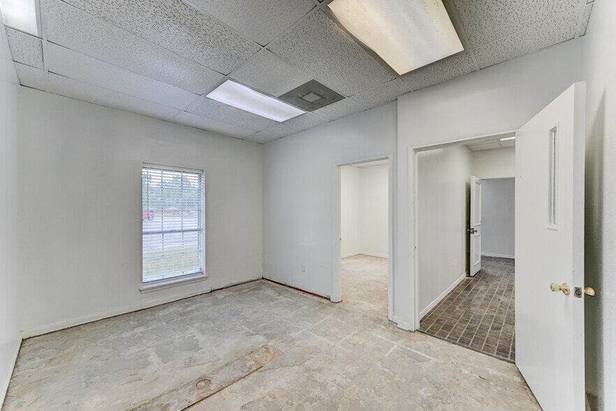 More Photos Of 14721 Pebble Bend Dr, Houston Medical For Lease