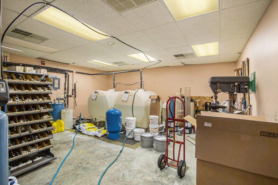 More Photos Of 1500 Kdf Dr, Three Rivers Office For Sale