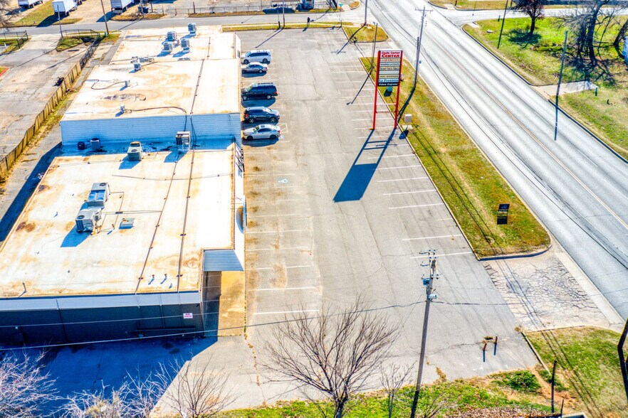 More Photos Of 2000 N MacArthur Blvd, Oklahoma City Storefront Retail Residential For Sale