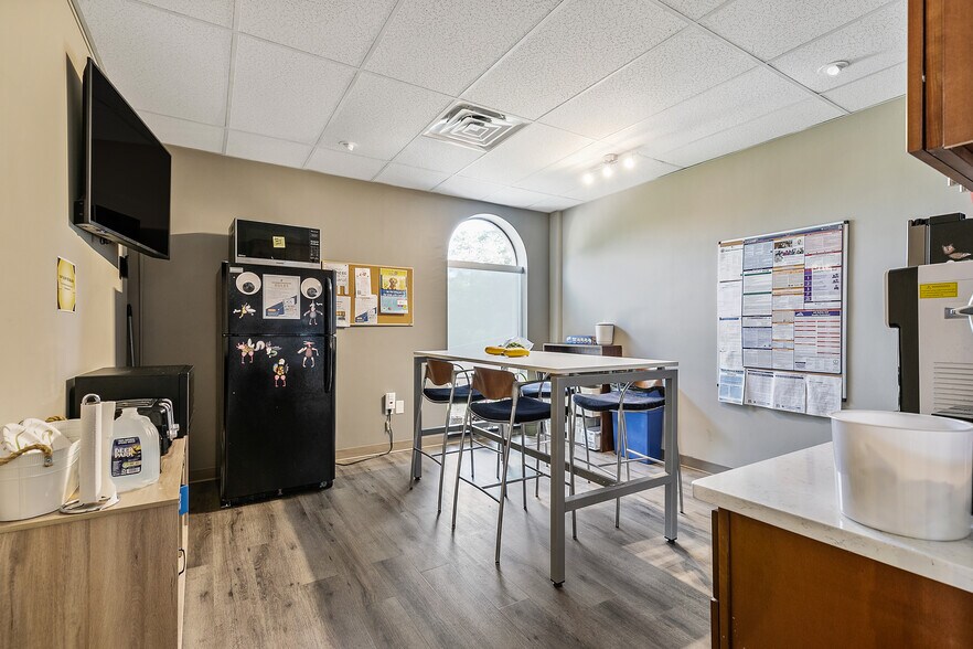 More Photos Of 1506 Staples Mill Rd, Richmond Office For Sale