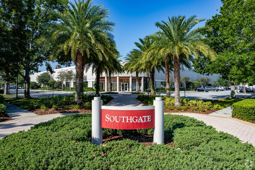 More Photos Of 102 W Pineloch Ave, Orlando Office For Sale