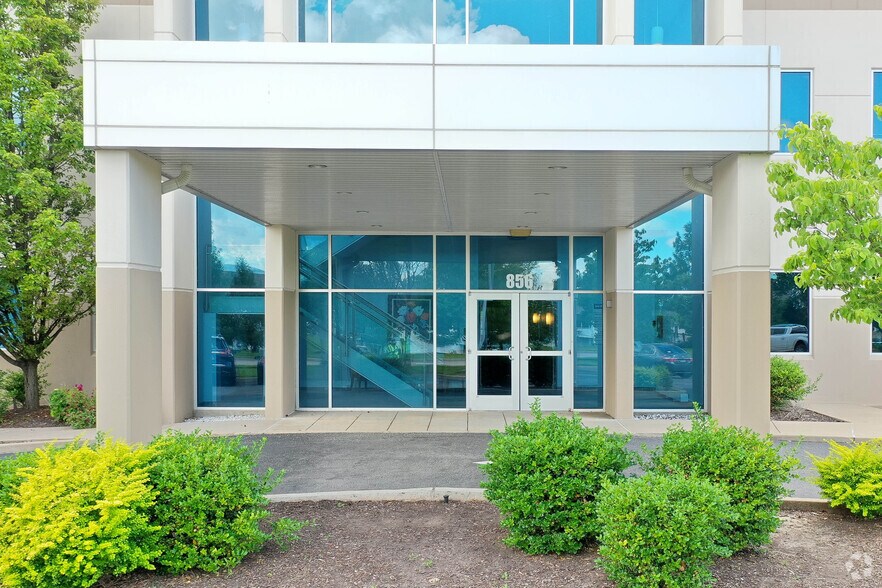 More Photos Of 856 Waterbury Falls Dr, O'Fallon Office For Sale