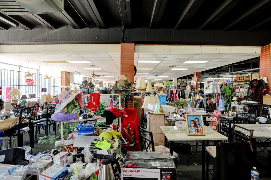 More Photos Of 3574-3580 Park Ave, Memphis Freestanding For Lease