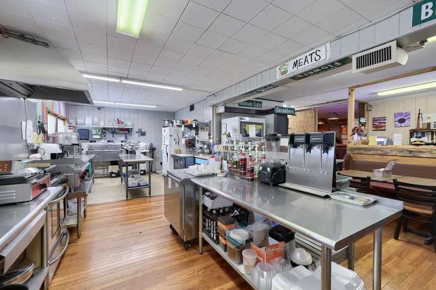 More Photos Of 157 E Broadway, Red Lion Restaurant For Sale