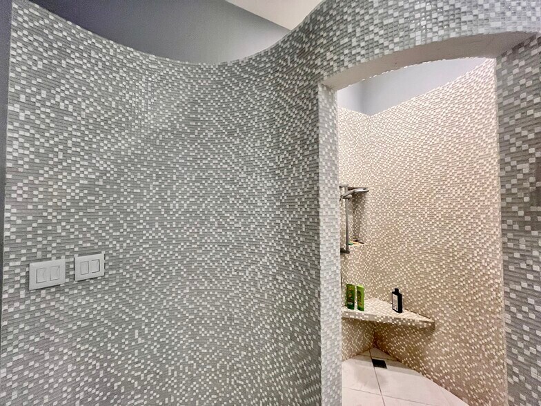 More Photos Of 410 Court St, Vienna Storefront Retail Residential For Sale