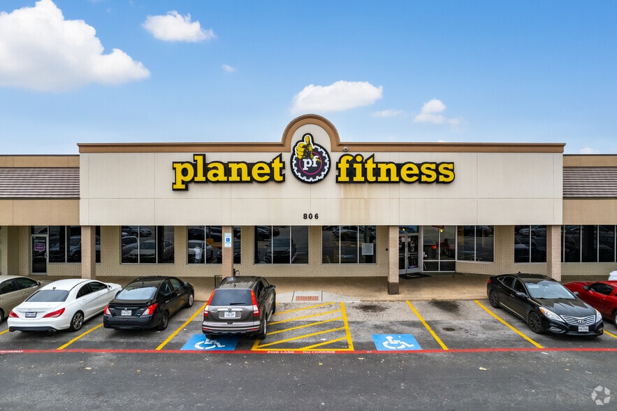 More Photos Of 500-1042 W University Dr, Denton Unknown For Lease