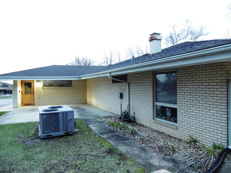 More Photos Of 7399 Forest Hills Rd, Loves Park Office For Sale