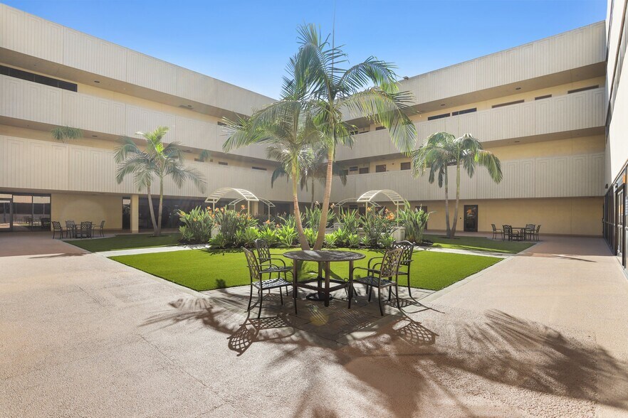 More Photos Of 999 N Tustin Ave, Santa Ana Office For Sale
