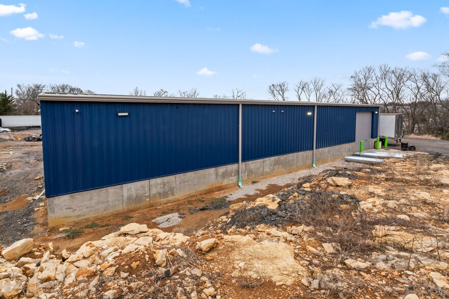 More Photos Of 814 SE Sunnyside School Rd, Blue Springs Warehouse For Sale