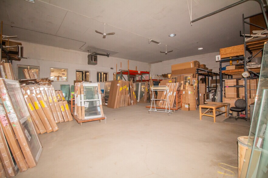 More Photos Of 1150 Main St, Leicester Showroom For Lease