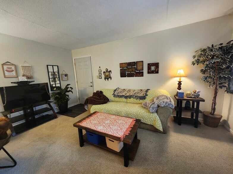 More Photos Of 204 3rd St SW, Rake Apartments For Sale