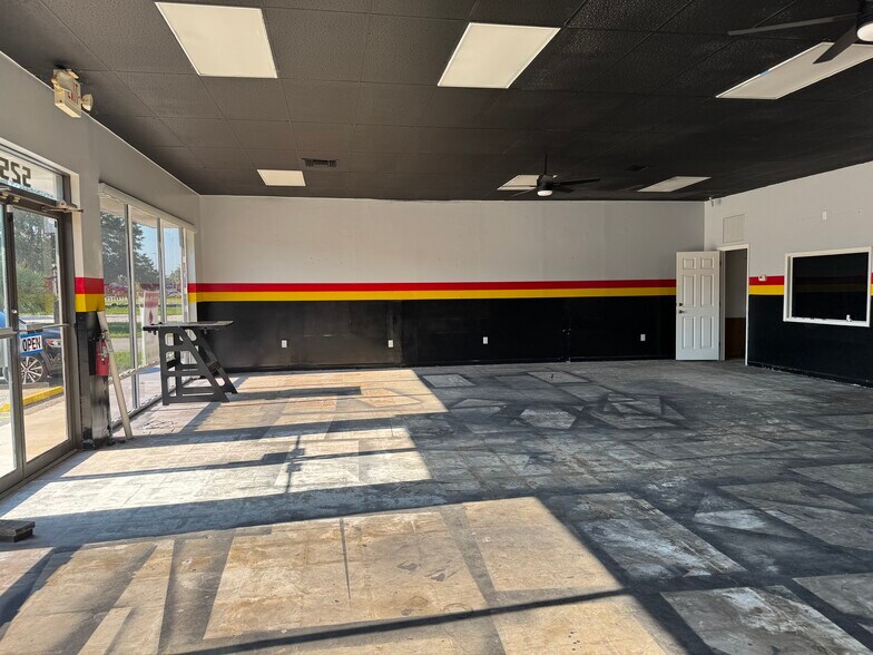 More Photos Of 5250 Avery Rd, New Port Richey Light Manufacturing For Lease