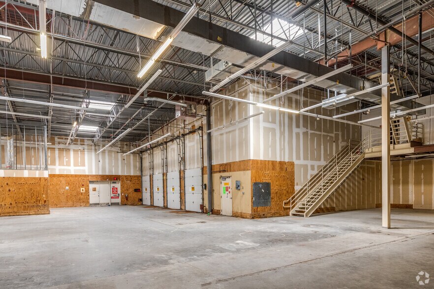 More Photos Of 7501-7649 W Colonial Dr, Orlando Unknown For Lease