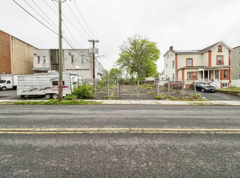 More Photos Of 300-306 W 1st Ave, Roselle Warehouse For Sale