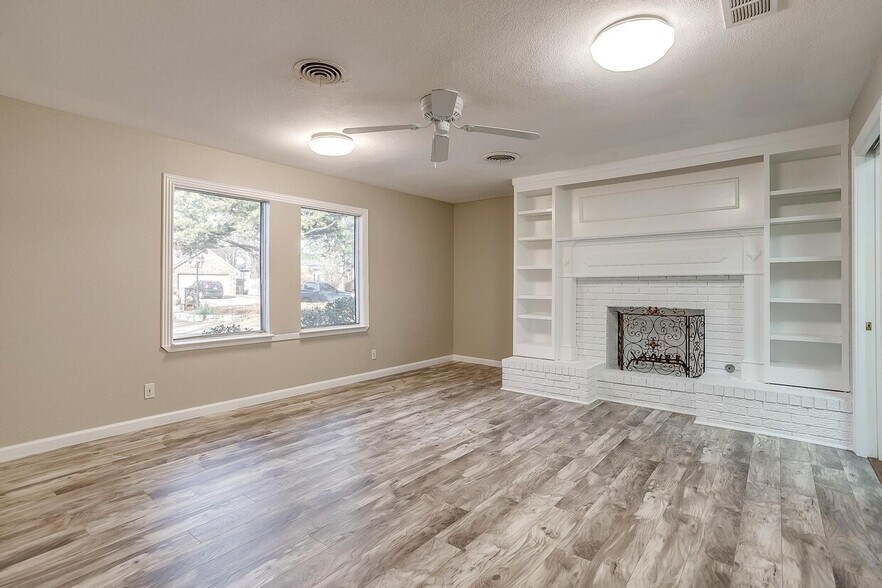 More Photos Of 2418 Cales Dr, Arlington Office Residential For Sale