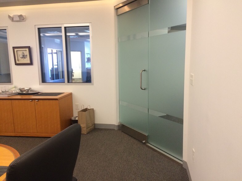 More Photos Of 123 Pleasant St, Marblehead Office For Lease