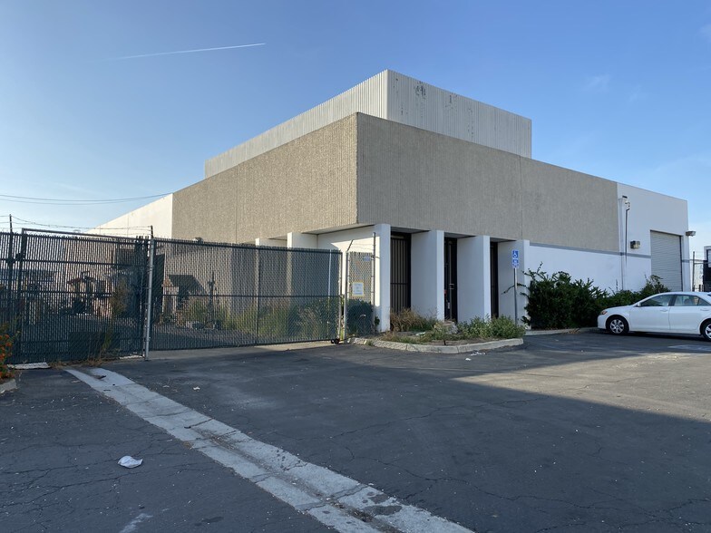 More Photos Of 14101-14105 Pontlavoy Ave, Santa Fe Springs Warehouse For Lease