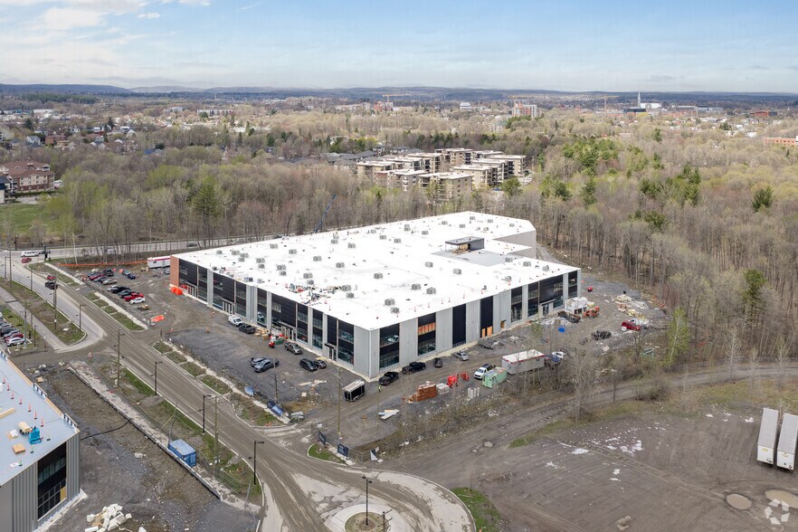 More Photos Of 100 Blvd Jean-Baptiste-Rolland O, Saint-jerome Unknown For Lease