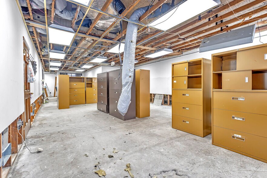 More Photos Of 110-112 N Wood Ave, Linden Storefront Retail Office For Lease