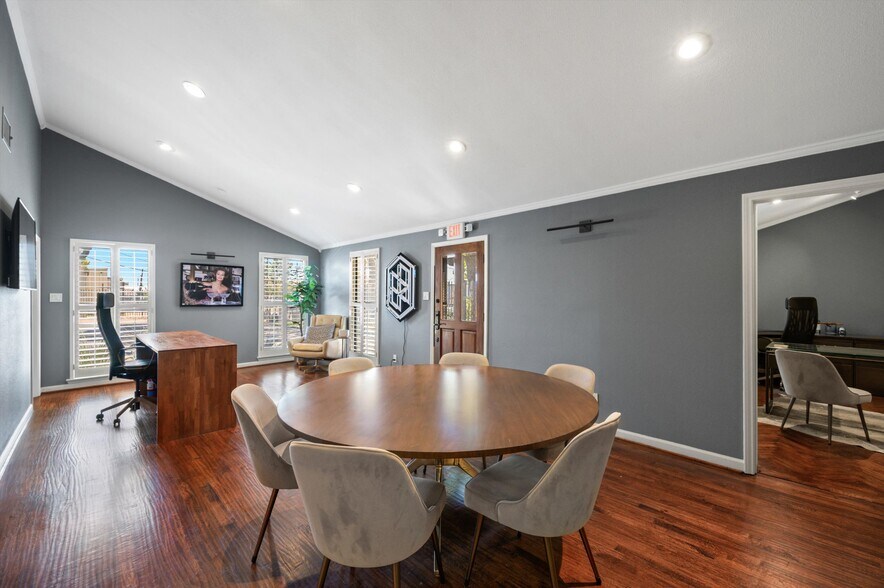 More Photos Of 2655 Myrtle Springs Ave, Dallas Light Manufacturing For Sale