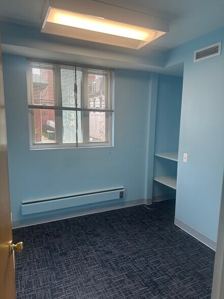 More Photos Of 4625 5th Ave, Pittsburgh Apartments For Lease