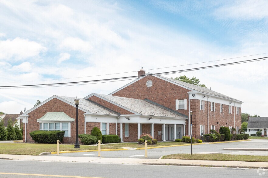 More Photos Of 195 Merritts Rd, Farmingdale Office For Sale
