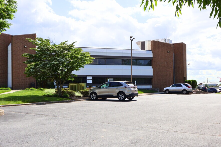 More Photos Of 939 E Park Dr, Harrisburg Office For Lease