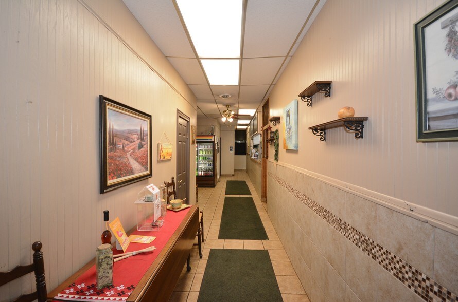 More Photos Of 848-850 Allegheny River Blvd, Oakmont Storefront Retail Residential For Lease