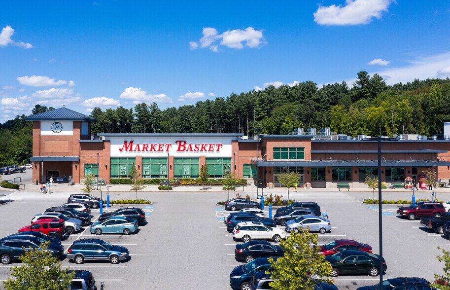 More Photos Of 495 Great Rd, Littleton Unknown For Lease