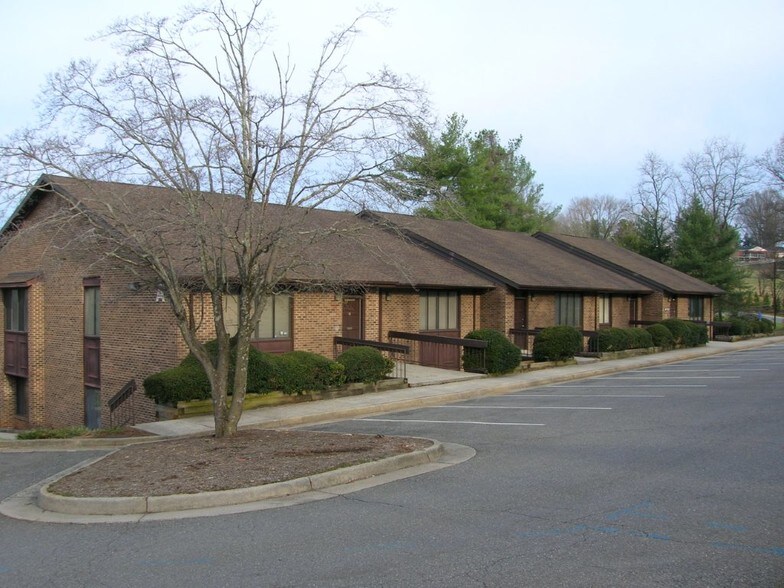 More Photos Of 2250 Murrell Rd, Lynchburg Office For Sale