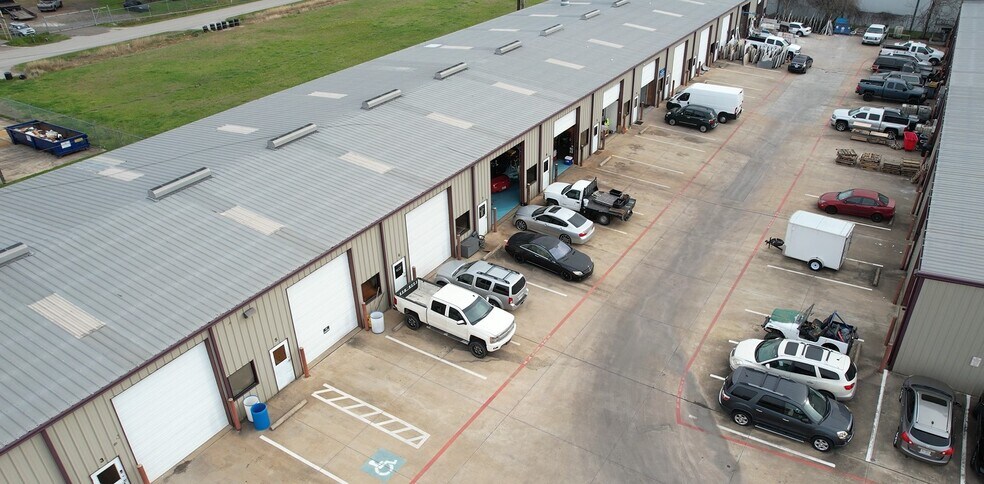 More Photos Of 11130 Neeshaw Dr, Houston Warehouse For Lease