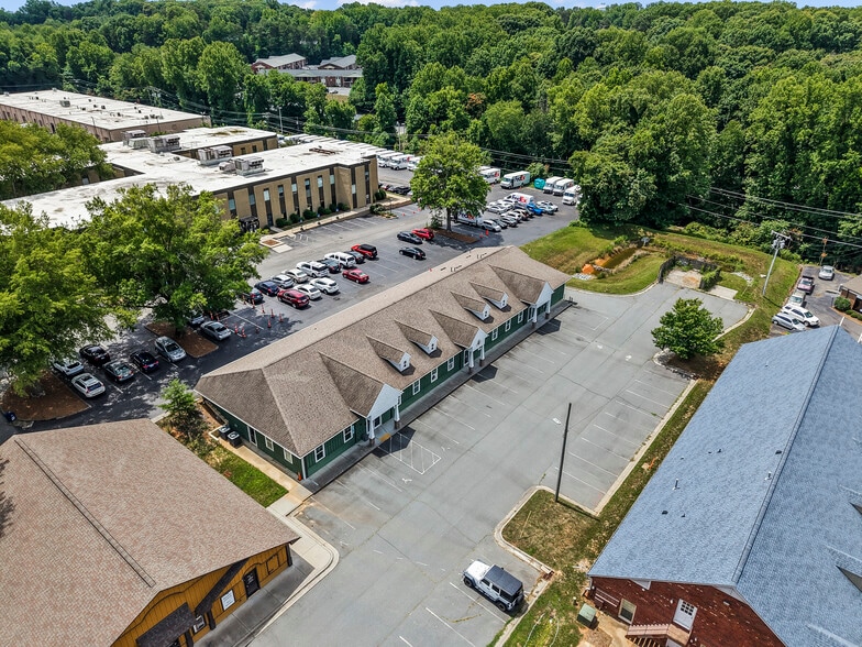 More Photos Of 8017 N Point Blvd, Winston-Salem Industrial For Lease