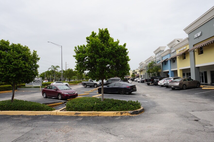 More Photos Of 2520-2650 N University Dr, Sunrise Unknown For Lease