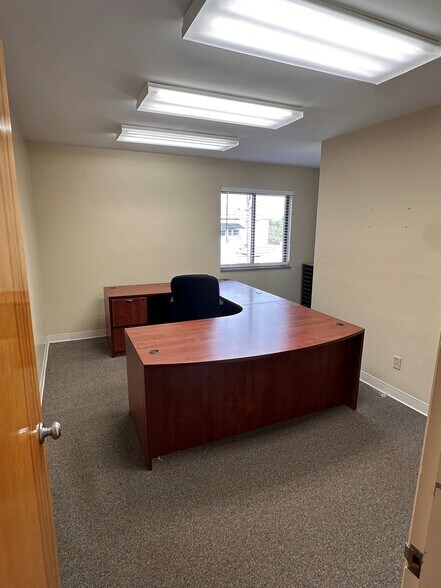 More Photos Of 23 Erlanger Rd, Erlanger Office Residential For Lease