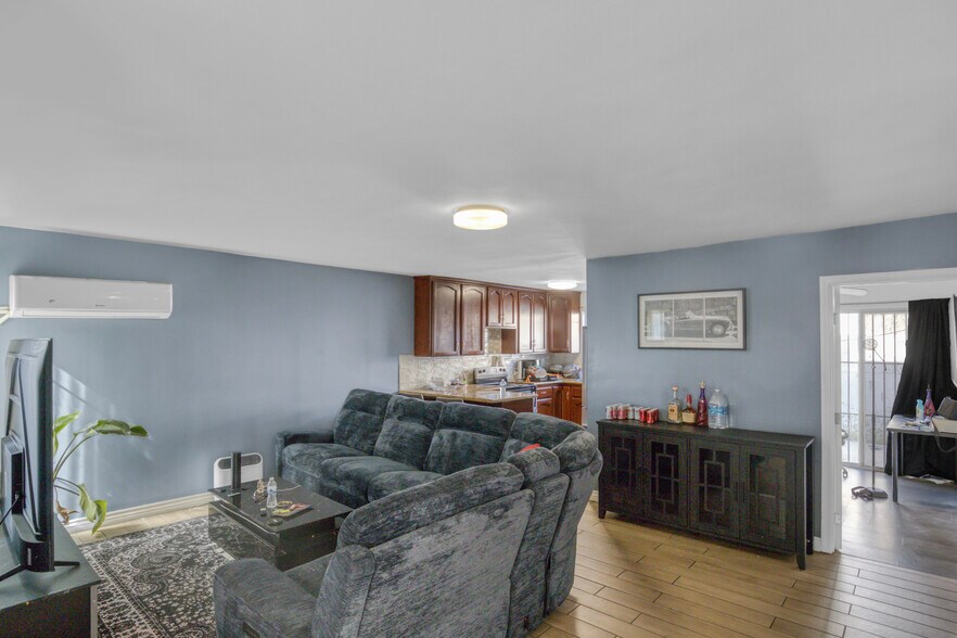 More Photos Of 5447 Blackwelder St, Los Angeles Apartments For Sale