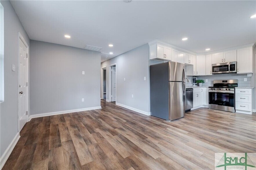 More Photos Of 504 E Montgomery Xrd, Savannah Office Residential For Sale