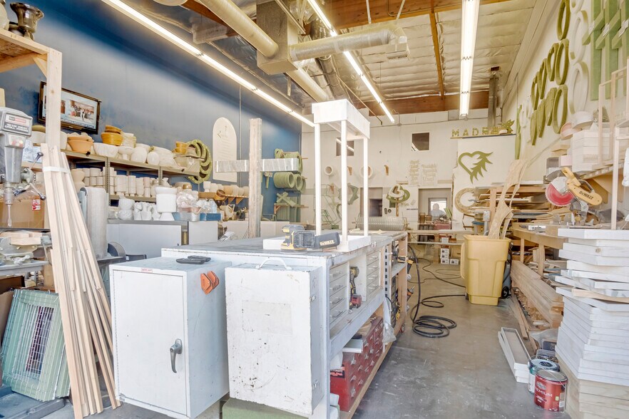More Photos Of 13333-13345 Saticoy St, North Hollywood Warehouse For Sale